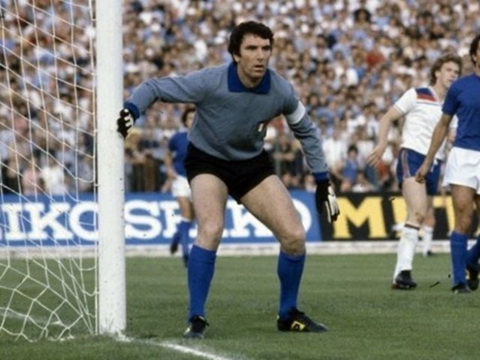 Dino Zoff trải qua 784 phút không để lọt lưới tại Euro.