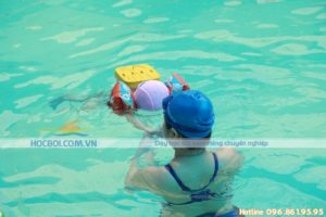 Lợi ích và cách dạy bé học bơi an toàn và hiệu quả