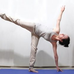 5 tư thế Yoga nâng cao cho vòng eo con kiến