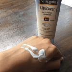 Review kem chống nắng Neutrogena Ultra Sheer Dry Touch Sunblock SPF 50