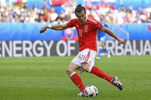 Gareth Bale có pha sút phạt thành bàn giúp Xứ Wales hạ Slovakia. 