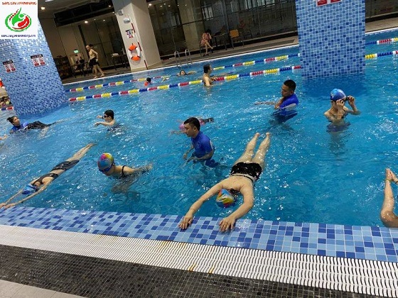 Kỹ thuật nổi trên mặt nước cho người mới học bơi