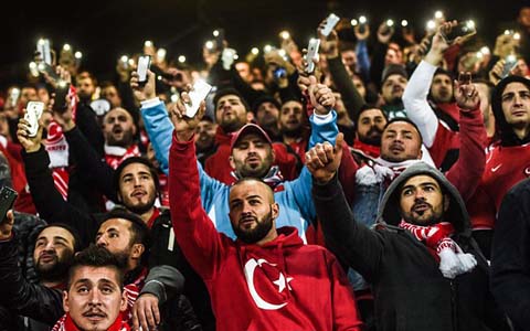 CĐV Thổ Nhĩ Kỳ chịu chơi nhất EURO 2016
