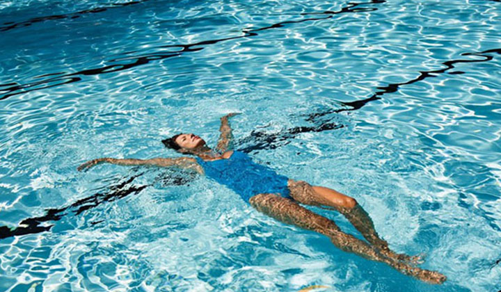 Kỹ thuật nổi trên mặt nước cho người mới học bơi