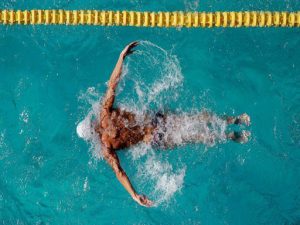 Lợi ích của bơi lội đối với xương khớp