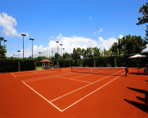 sân đất nện trong kích thước sân tennis