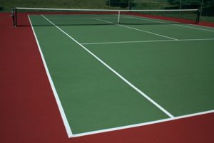 sân tennis cứng trong kích thước sân tennis
