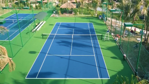 sân tennis nhựa tổng hợp trong kích thước sân tennis