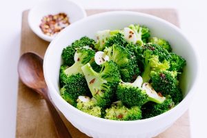 Bông cải xanh vừa giàu chất xơ vừa mang lại nhiều lợi ích sức khỏe cho não bộ người già.