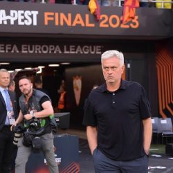 HLV Mourinho không hài lòng về một số quyết định của trọng tài