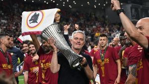 HLV-Mourinho-cung-AS Roma-gianh-chuc-vo-dich-Conference Cup 2022