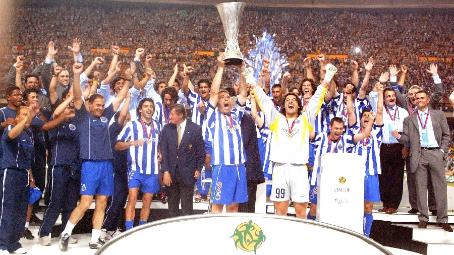Mourinho-cung-Porto-gianh-UEFA Cup-2003